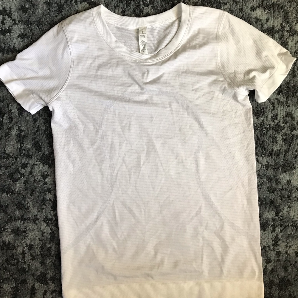 Lululemon swiftly tech breeze size 4